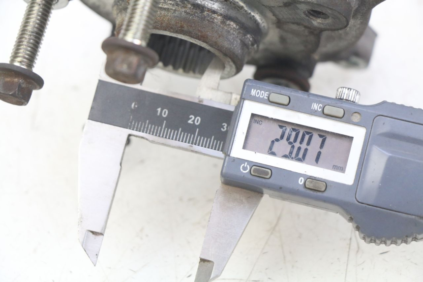 photo de ACHTERWIELNAF GILERA NEXUS 125 (2007 - 2009) - Detail van het onderdeel