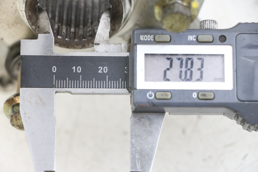 photo de ACHTERWIELNAF PIAGGIO BEVERLY 125 (1998 - 2005) - Detail van het onderdeel