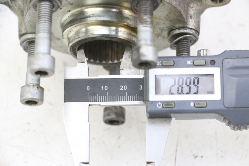 photo de ACHTERWIELNAF PIAGGIO VESPA GRANTURISMO 200 (2004 - 2005) - Detail van het onderdeel