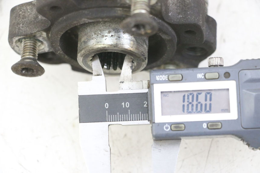 photo de ACHTERWIELNAF PEUGEOT SATELIS 125 (2013 - 2018) - Detail van het onderdeel