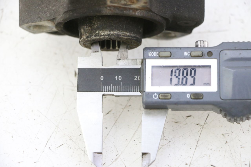 photo de ACHTERWIELNAF PEUGEOT SATELIS 125 (2006 - 2009) - Zoom op gebruiksstaat