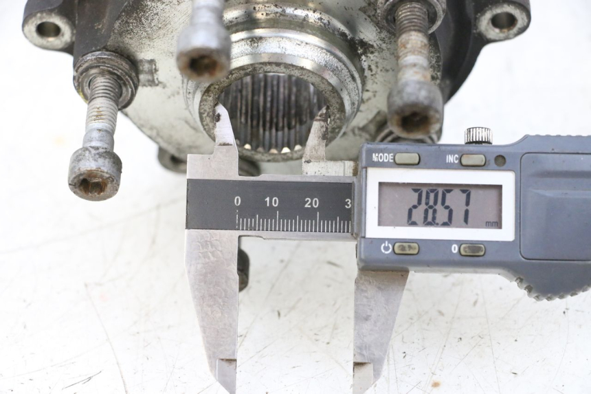 photo de ACHTERWIELNAF PIAGGIO VESPA GTS SUPER IE 125 (2009 - 2016) - Detail van het onderdeel