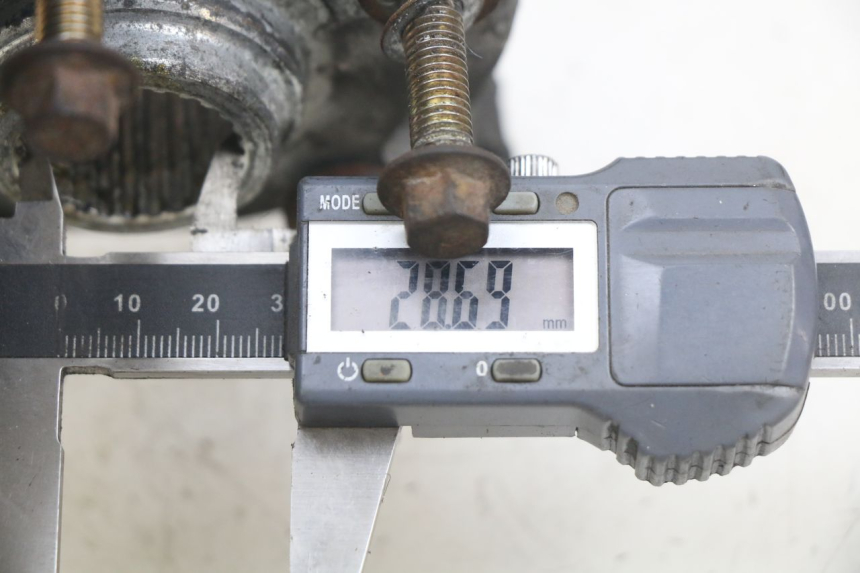 photo de ACHTERWIELNAF PIAGGIO X9 EVOLUTION 125 (2003 - 2007) - Detail van het onderdeel