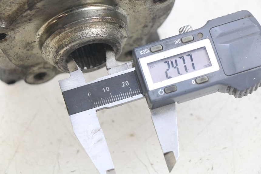 photo de ACHTERWIELNAF PIAGGIO X9 125 (2000 - 2003) - Detail van het onderdeel