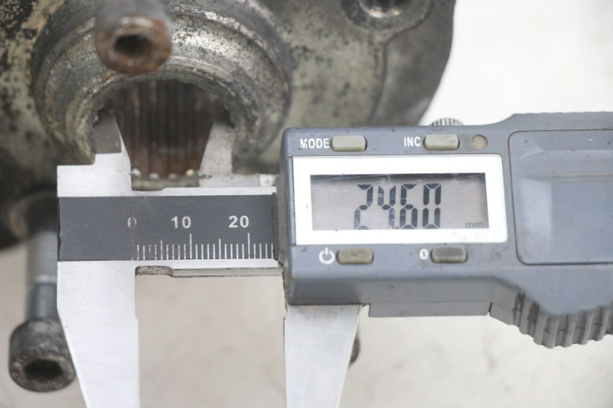 photo de ACHTERWIELNAF PIAGGIO X9 125 (2000 - 2003) - Detail van het onderdeel