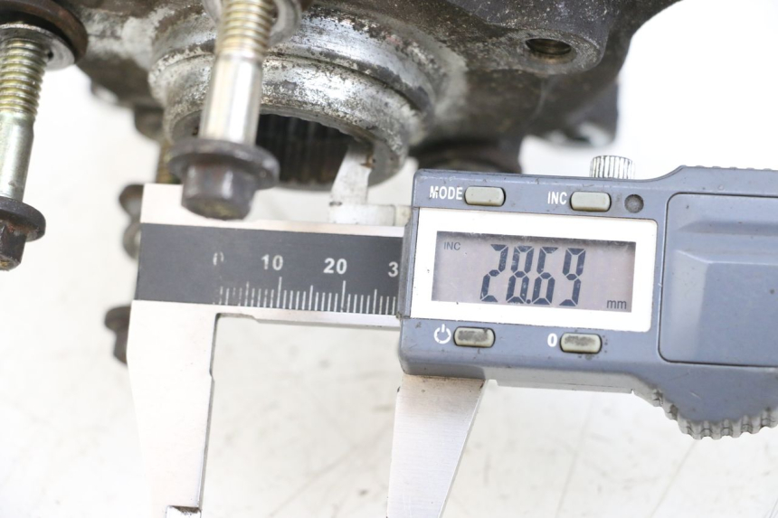 photo de ACHTERWIELNAF PIAGGIO X9 125 (2000 - 2003) - Detail van het onderdeel