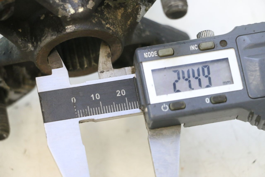 photo de ACHTERWIELNAFEL SMC XROAD 150 - Detail van het onderdeel