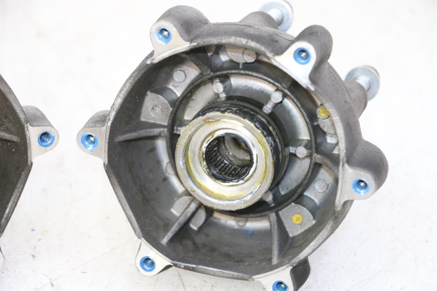 photo de VOORWIELNAAF PIAGGIO MP3 HPE 310 (2024 - 2025) - Bevestigingspunten