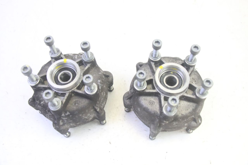 photo de VOORWIELNAAF PIAGGIO MP3 HPE 350 (2018 - 2020) - Zoom op gebruiksstaat