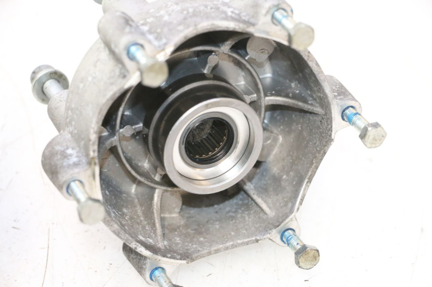 photo de VOORWIELNAF PIAGGIO MP3 HPE 530 (2022 - 2026) - Technische close-up