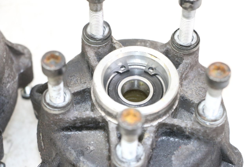 photo de VOORWIELNAAF PIAGGIO MP3 LT 400 (2007 - 2012) - Bevestigingspunten