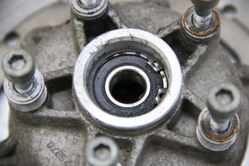 photo de VOORWIELNAAF PIAGGIO VESPA GRANTURISMO 125 (2003 - 2007) - Detail van het onderdeel