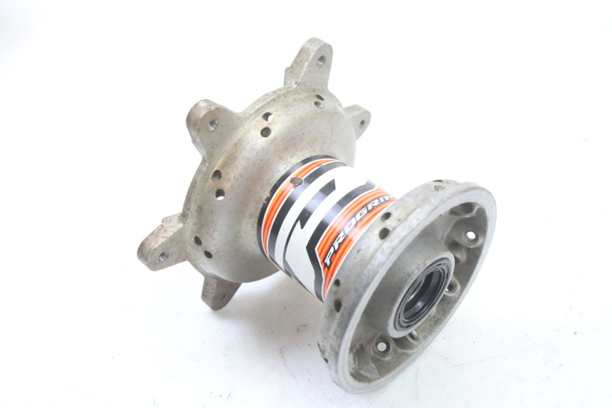 photo de VOORWIELNAAF YAMAHA YZ 125 (2006 - 2016) - Detail van het onderdeel