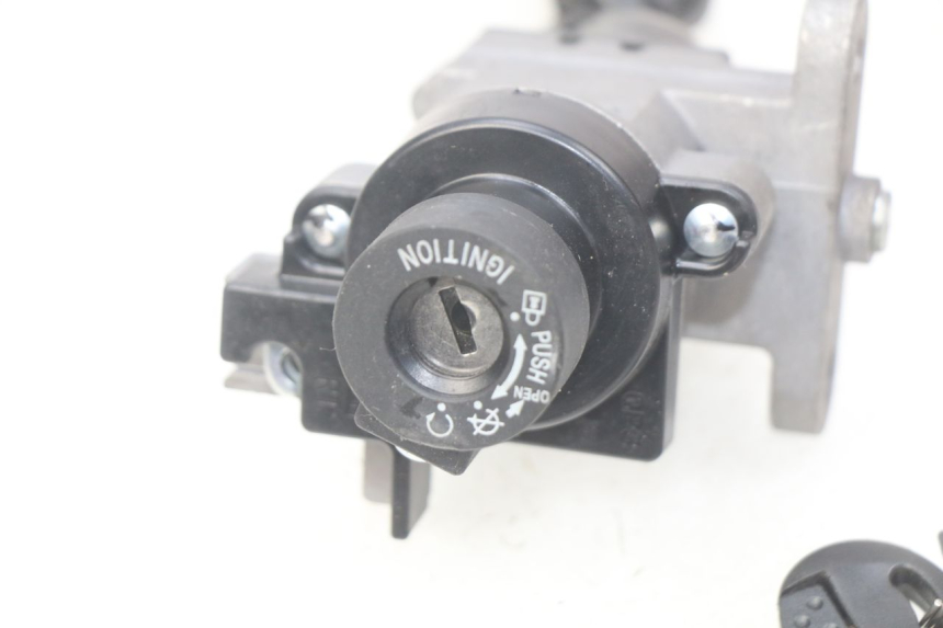 photo de CONTACTSLOT PEUGEOT KISBEE 2T 50 (2010 - 2017) - Bevestigingspunten