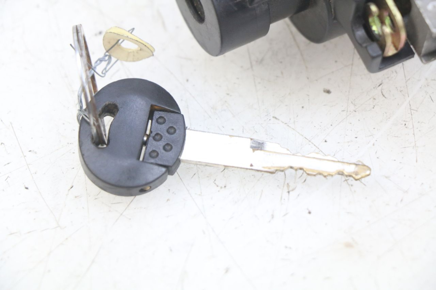 photo de CONTACTSLOT PEUGEOT KISBEE 2T 50 (2010 - 2017) - Bevestigingspunten