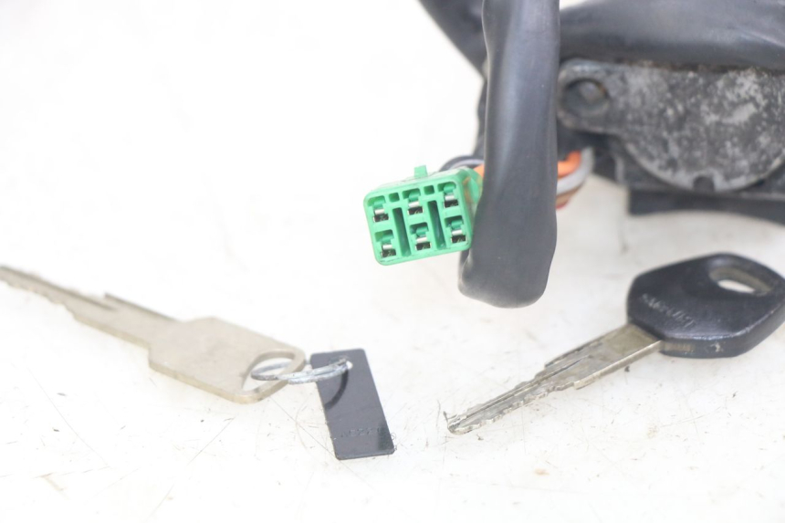 photo de CONTACTSLOT SUZUKI SV N 650 (1999 - 2002) - Andere kijkhoek