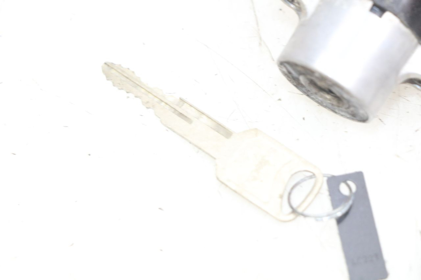 photo de CONTACTSLOT SUZUKI SV N 650 (1999 - 2002) - Bevestigingspunten