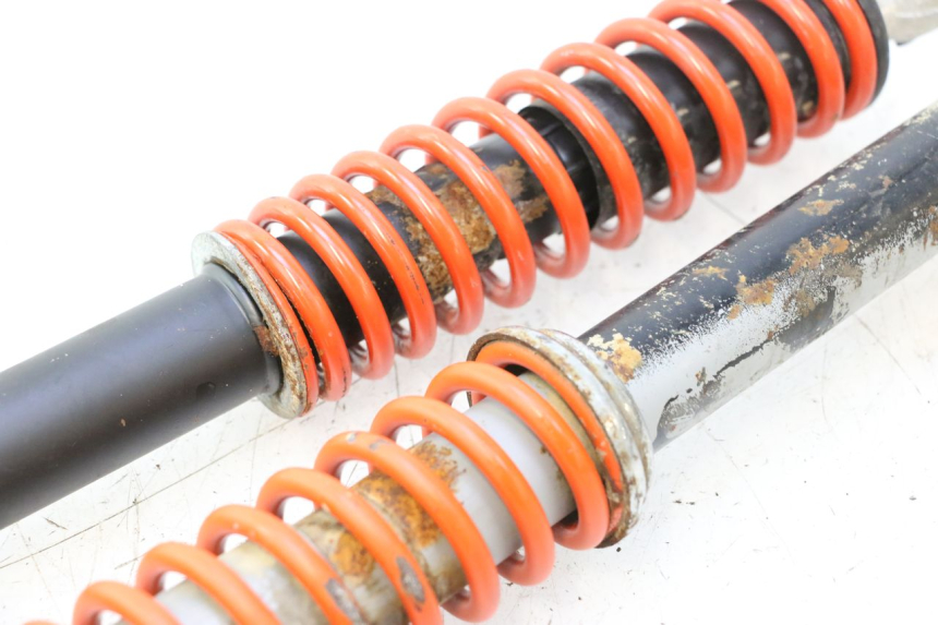 photo de PAAR ACHTERSTE SCHOKDEMPERS PEUGEOT 103 SPX CLIP 50 (1989 - 1992) - Zoom op componenten