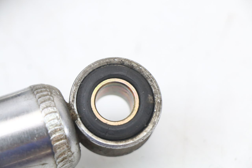 photo de SET ACHTERSCHOKDEMPERS SUZUKI GN 125 (1997 - 2000) - Zoom op componenten