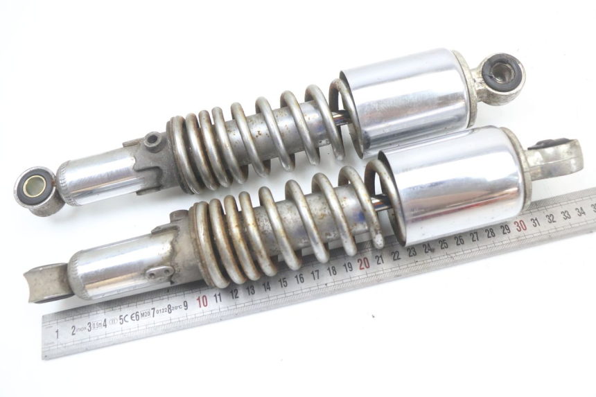 photo de SET ACHTERSCHOKDEMPERS SUZUKI GN 125 (1997 - 2000) - Zoom op gebruiksstaat