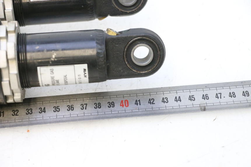 photo de PAAR ACHTERSTE SCHOKDEMPERS PIAGGIO MP3 HPE 530 (2022 - 2026) - Detail van het onderdeel