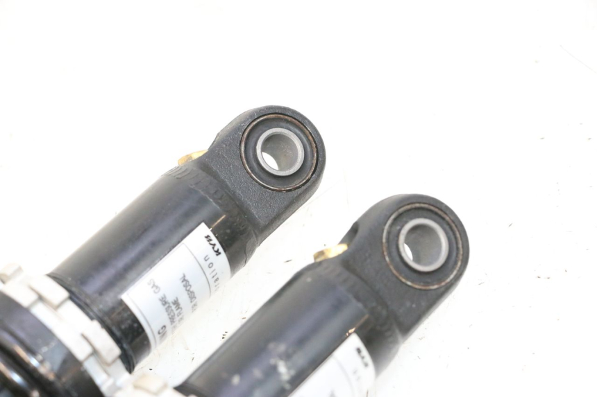 photo de PAAR ACHTERSTE SCHOKDEMPERS PIAGGIO MP3 HPE 530 (2022 - 2026) - Technische close-up