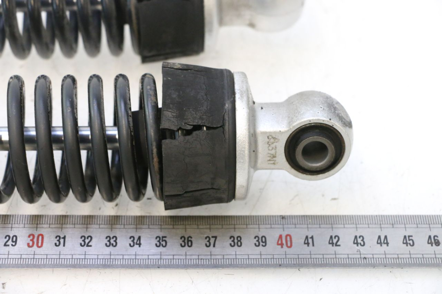 photo de SET ACHTERSCHOKDEMPERS PIAGGIO MP3 500 (2011 - 2015) - Detail van het onderdeel