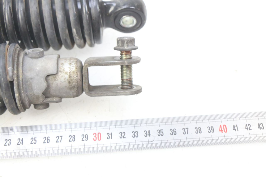 photo de SET ACHTERSCHOKDEMPERS SUZUKI SIXTEEN 125 (2008 - 2010) - Detail van het onderdeel