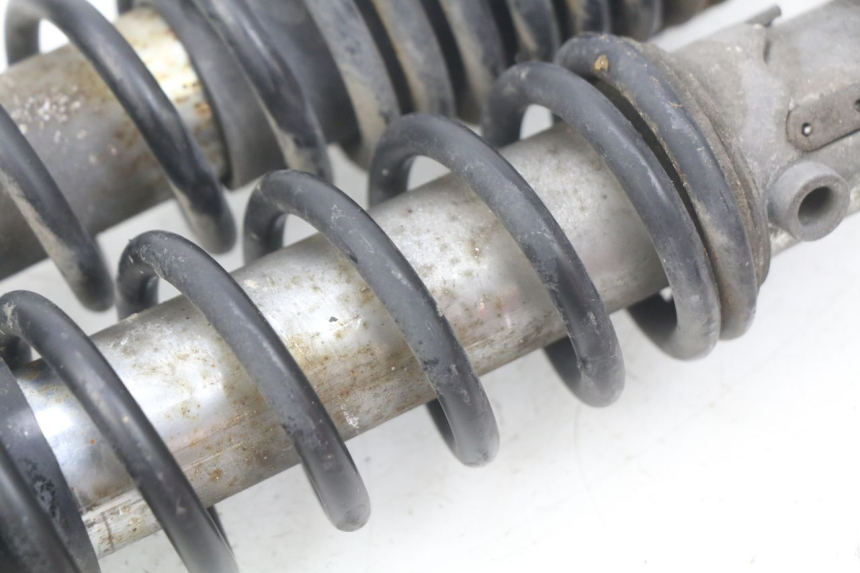 photo de SET ACHTERSCHOKDEMPERS SUZUKI SIXTEEN 125 (2008 - 2010) - Bevestigingspunten