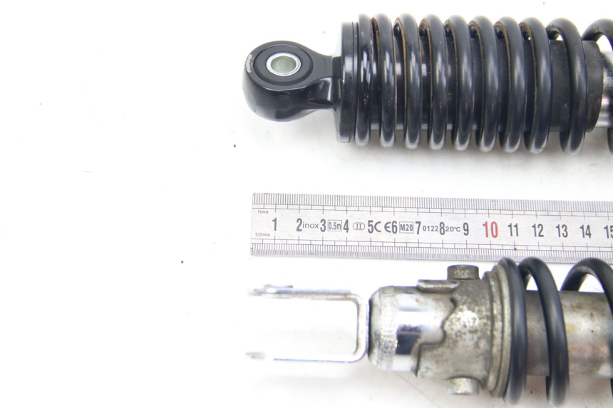 photo de SET ACHTERSCHOKDEMPERS SUZUKI SIXTEEN 125 (2008 - 2010) - Zoom op gebruiksstaat