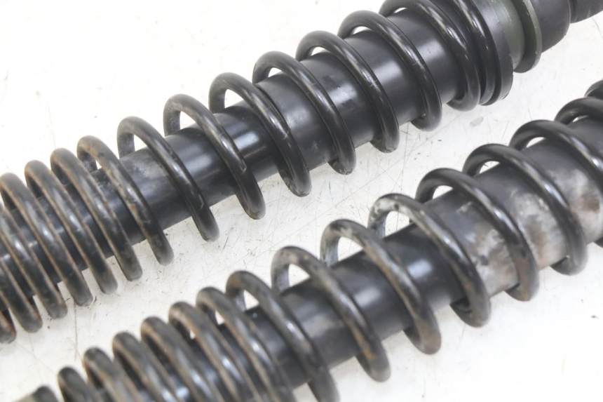 photo de SET ACHTERSCHOKDEMPERS PIAGGIO VESPA GRANTURISMO 125 (2003 - 2007) - Technische close-up