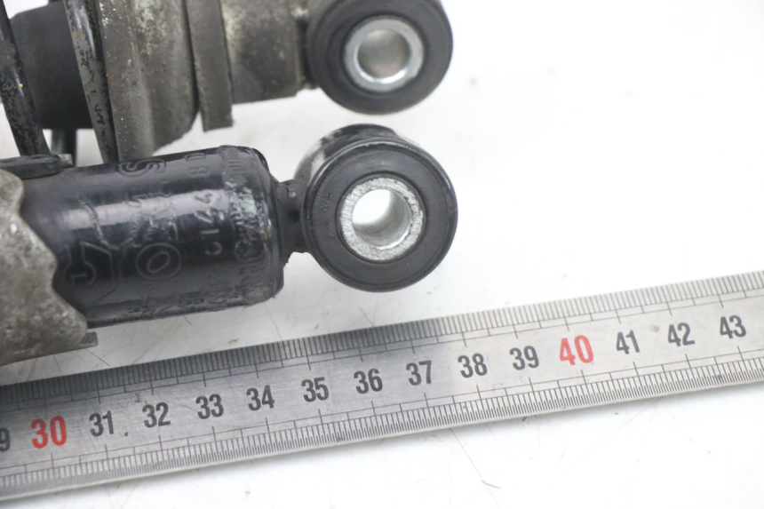 photo de SET ACHTERSTE SCHOKDEMPERS PIAGGIO XEVO - X EVO 125 (2007 - 2017) - Zoom op gebruiksstaat