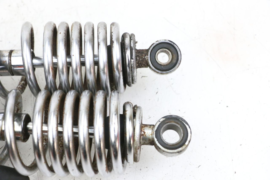 photo de SET ACHTERSTE SCHOKDEMPERS YAMAHA XV VIRAGO 535 (1988 - 2004) - Bevestigingspunten