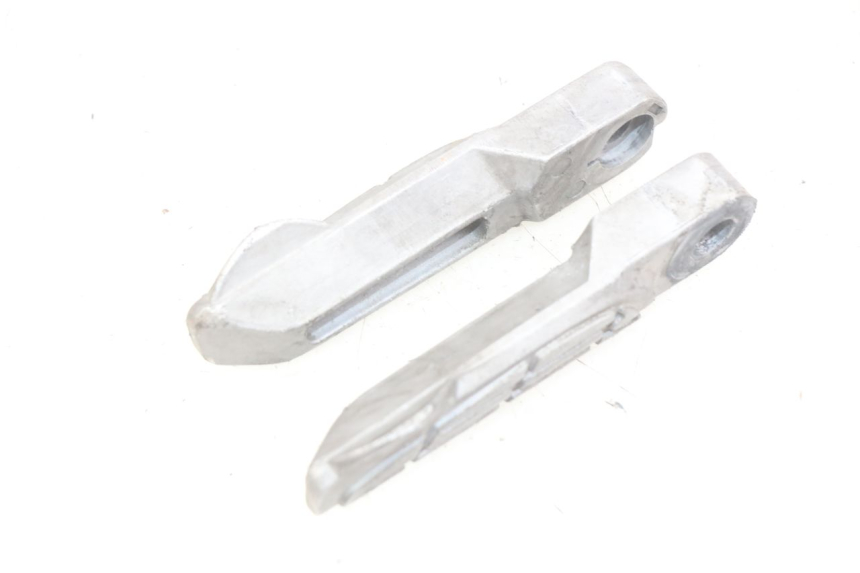 photo de SET ACHTERSTE VOETSTEUNEN KYMCO AGILITY 16+ 4T 50 (2018 - 2023) - Detail van het onderdeel