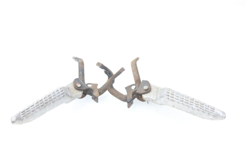 photo de SET ACHTERSTE VOETSTEUNEN JONWAY AZTRAL 125 (2008 - 2017) - Detail van het onderdeel