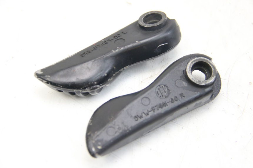 photo de SET ACHTERSTE VOETSTEUNEN MBK BOOSTER SPIRIT 50 (2004 - 2017) - Detail van het onderdeel