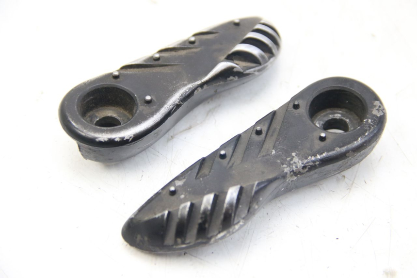 photo de SET ACHTERSTE VOETSTEUNEN MBK BOOSTER SPIRIT 50 (2004 - 2017) - Zoom op gebruiksstaat