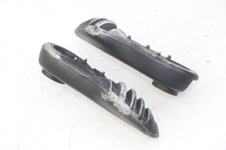 photo de SET ACHTERSTE VOETSTEUNEN MBK BOOSTER SPIRIT NAKED 50 (2004 - 2017) - Zoom op gebruiksstaat