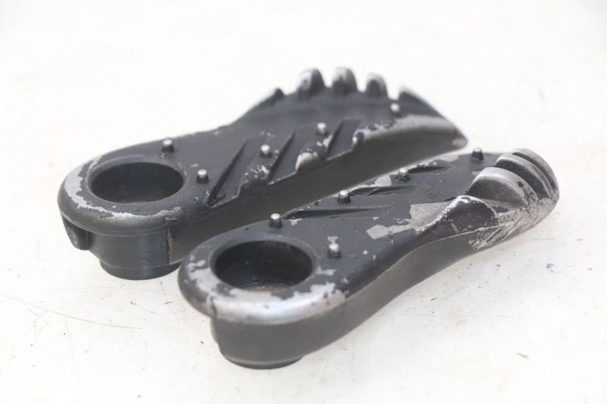 photo de SET ACHTERSTE VOETSTEUNEN MBK BOOSTER SPIRIT NAKED 50 (2004 - 2017) - Technische close-up