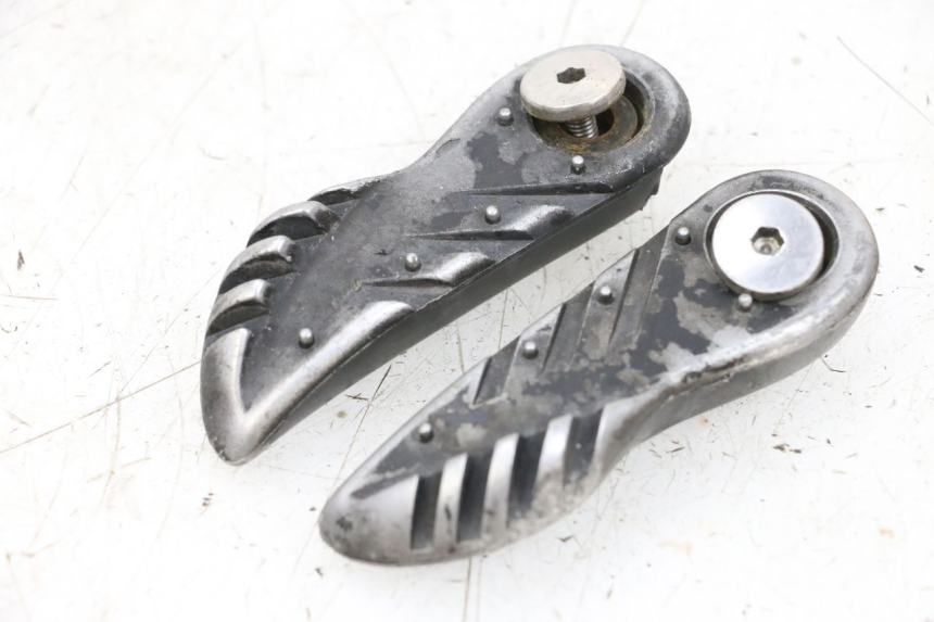 photo de SET ACHTERSTE VOETSTEUNEN MBK BOOSTER SPIRIT NAKED 50 (2004 - 2017) - Hoofdaanzicht