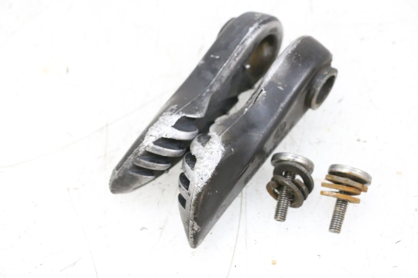 photo de SET ACHTERSTE VOETSTEUNEN MBK BOOSTER SPIRIT NAKED 50 (2004 - 2017) - Andere kijkhoek