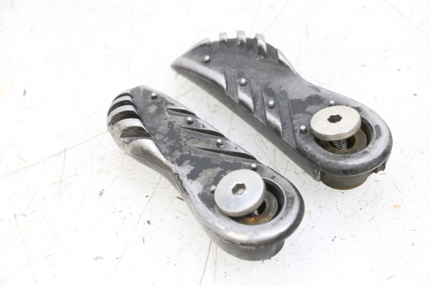 photo de SET ACHTERSTE VOETSTEUNEN MBK BOOSTER SPIRIT NAKED 50 (2004 - 2017) - Gecontroleerd onderdeel