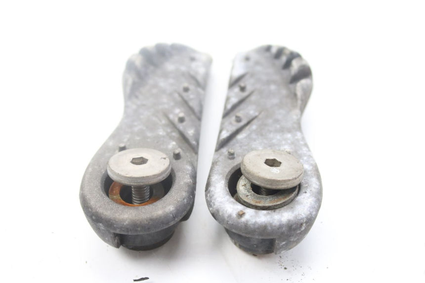 photo de SET ACHTERSTE VOETSTEUNEN YAMAHA BW'S EASY 50 (2013 - 2016) - Detail van het onderdeel