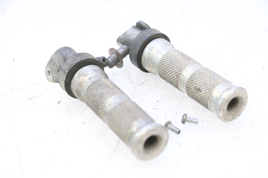 photo de PAAR ACHTERSTE VOETSTEUNEN HONDA CB F HORNET 600 (2005 - 2006) - Hoofdaanzicht