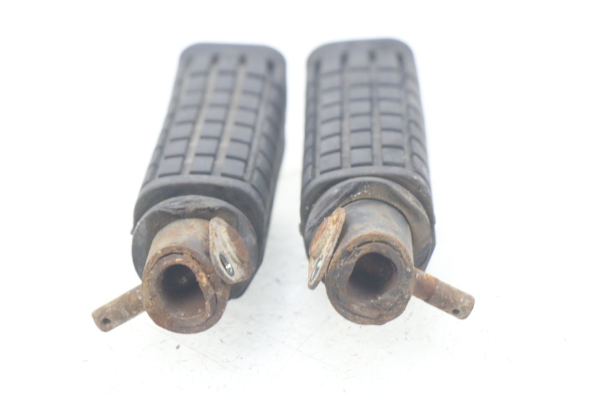 photo de SET ACHTERSTE VOETSTEUNEN HONDA CBR R 125 (2003 - 2006) - Detail van het onderdeel