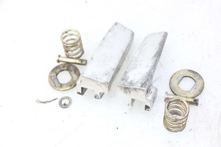 photo de SET ACHTERSTE VOETSTEUNEN DAELIM BESBI 125 (2007 - 2008) - Technische close-up