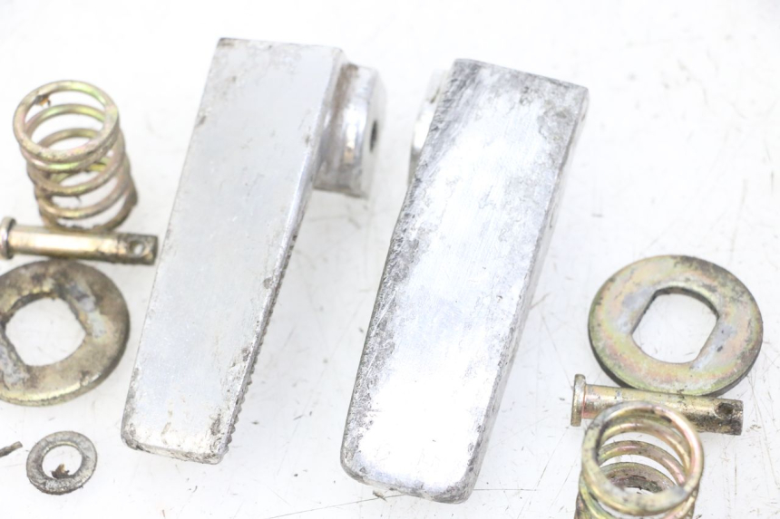 photo de SET ACHTERSTE VOETSTEUNEN DAELIM BESBI 125 (2007 - 2008) - Overzicht