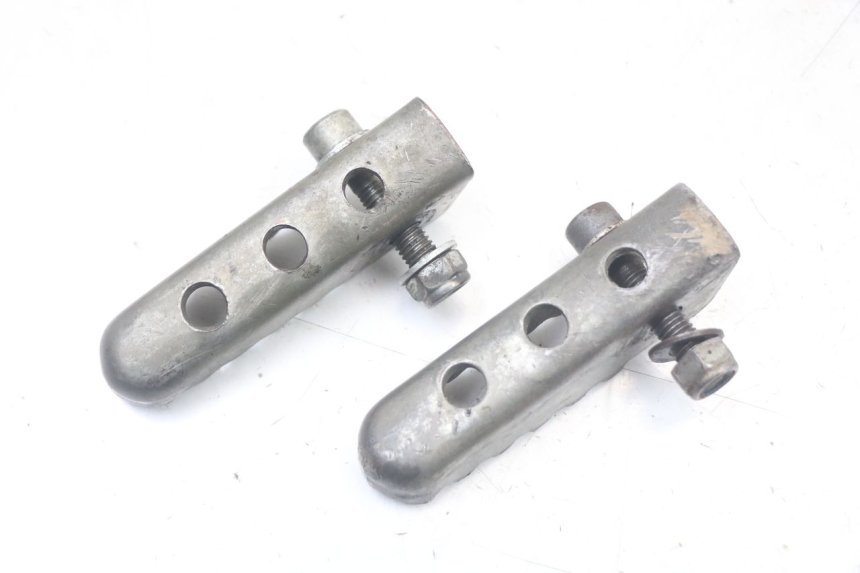 photo de SET ACHTERSTE VOETSTEUNEN DERBI SENDA SM DRD X-TREME 50 (2011 - 2017) - Technische close-up