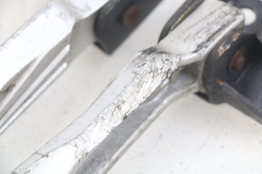 photo de SET ACHTERSTE VOETSTEUNEN SYM FIDDLE 3 III 125 (2014 - 2020) - Bevestigingspunten