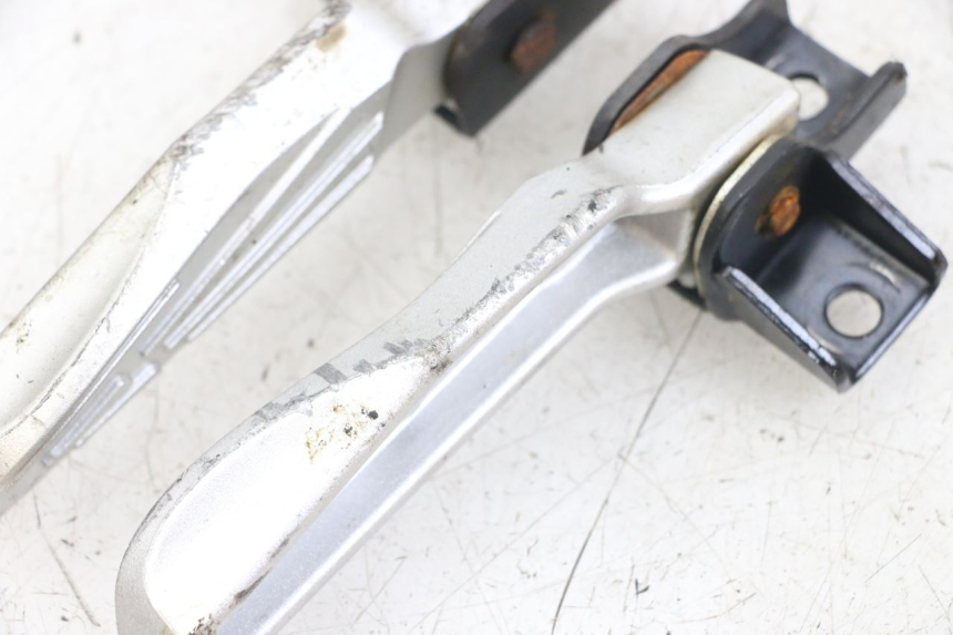 photo de SET ACHTERSTE VOETSTEUNEN SYM FIDDLE 3 III 125 (2014 - 2020) - Zoom op gebruiksstaat